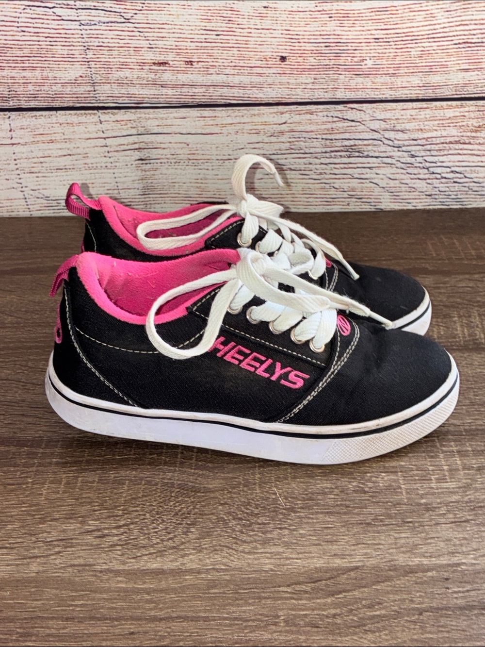 Pre Owned Heelys Pro 20 skate shoes Black/White Pink Interior Accent Youth 2
